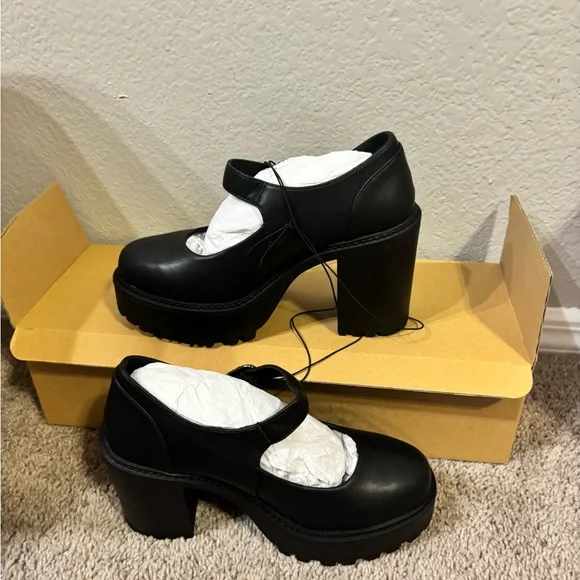 Torrid Black Platform Mary Jane Shoes - Picture 2 of 3